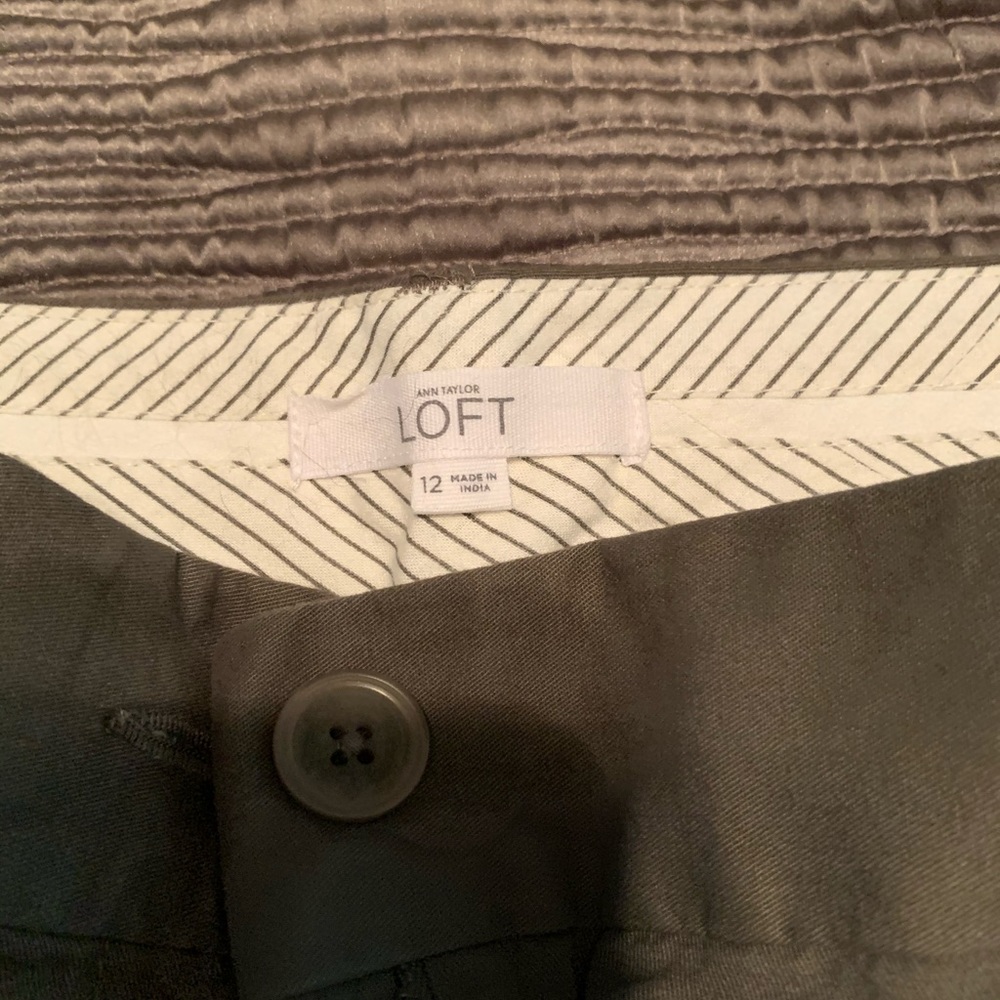 EUC 5” putty colored shorts from Loft - Picture 3 of 3